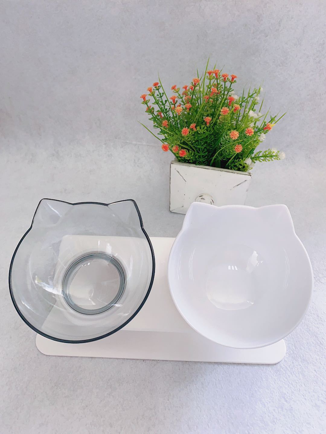 Non‑Slip Double Cat & Dog Bowl with Raised Stand – Ergonomic 15° Tilt Feeding Station